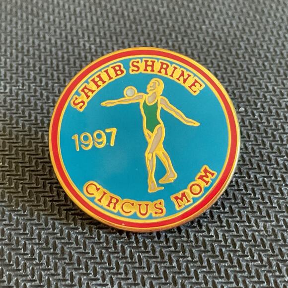 Sahib Shrine Circus Mom and Dad Pin 1997 Collectors Pins with Backs Great Cond. - Picture 2 of 5